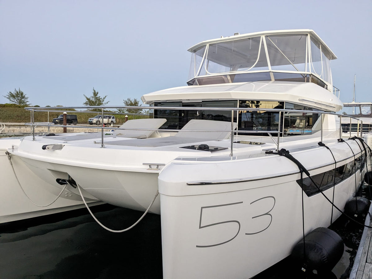 Catamarán a motor Leopard de 53 pies | BruSea