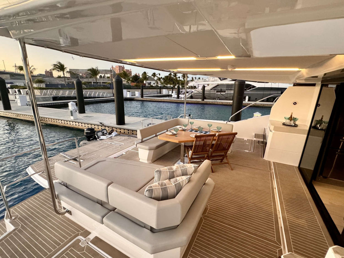Catamarán a motor Leopard de 53 pies | BruSea
