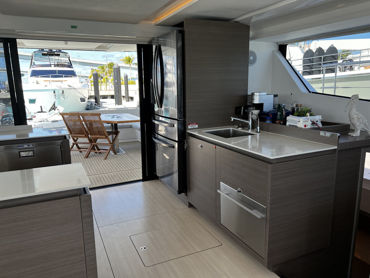 Catamarán a motor Leopard de 53 pies | BruSea